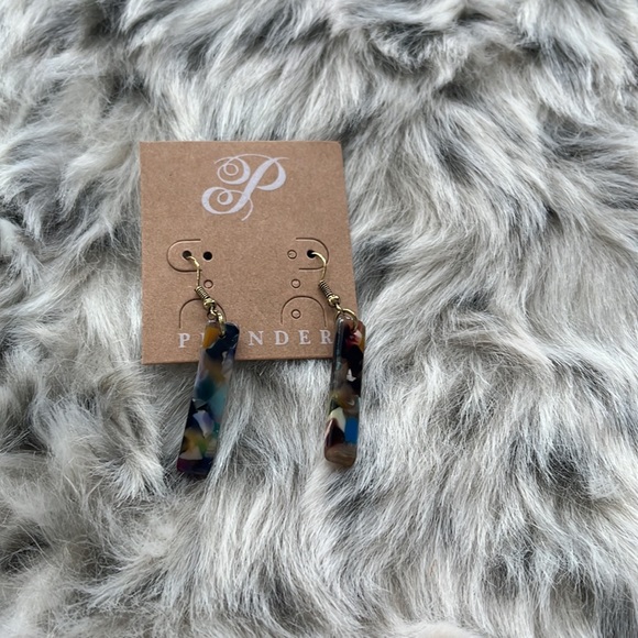 Plunder a lot of earrings bracelet and necklace The necklace is a charm necklace - Picture 2 of 5